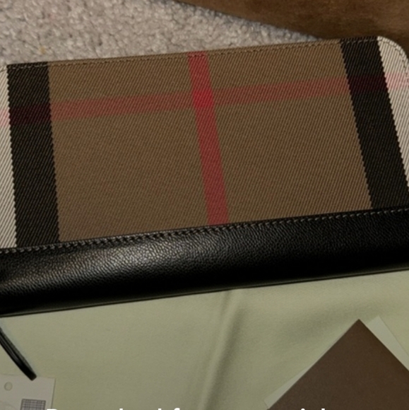 Burberry Black Long Zip Wallet! - Picture 3 of 5